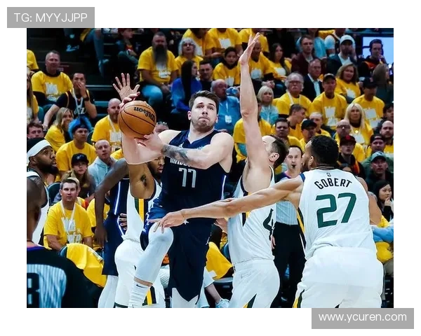 [NBA]康利击地传球 戈贝尔大踏步飞身扣篮.